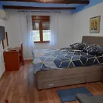Lovac Bed & Breakfast 3*