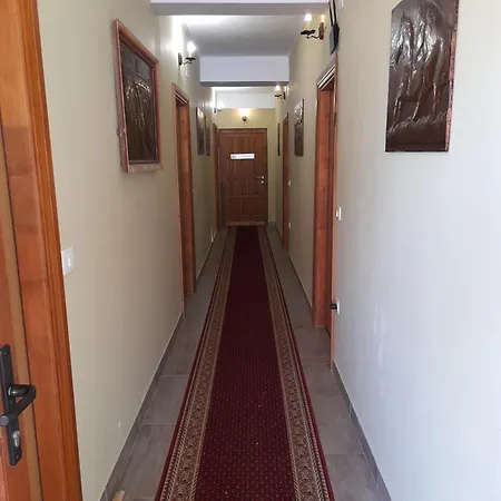 Lovac לינה וארוחת בוקר