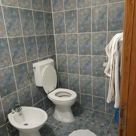 לינה וארוחת בוקר Lovac 3*