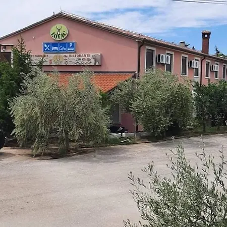 Nocleg ze śniadaniem Lovac 3*