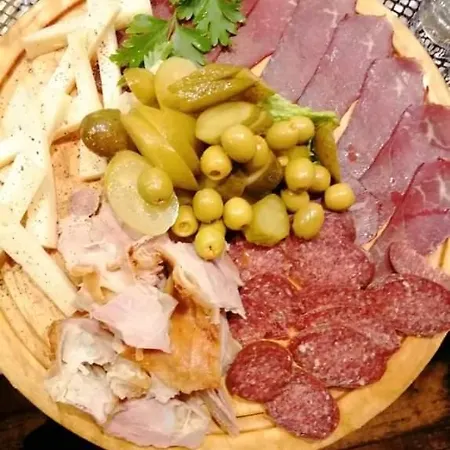 Lovac Bed & Breakfast 3*