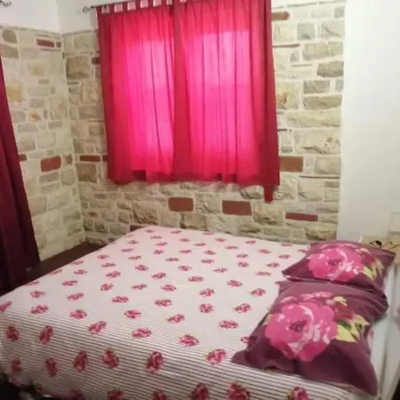 Lovac לינה וארוחת בוקר