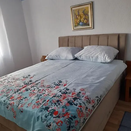 Lovac Bed & Breakfast Kaldanija