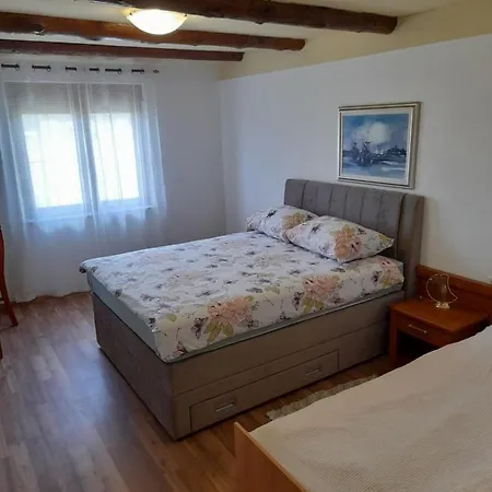 Bed & Breakfast Lovac 3*