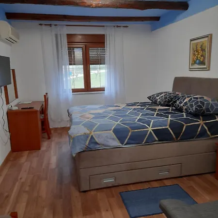 Lovac ベッド・アンド・ブレックファスト 3*